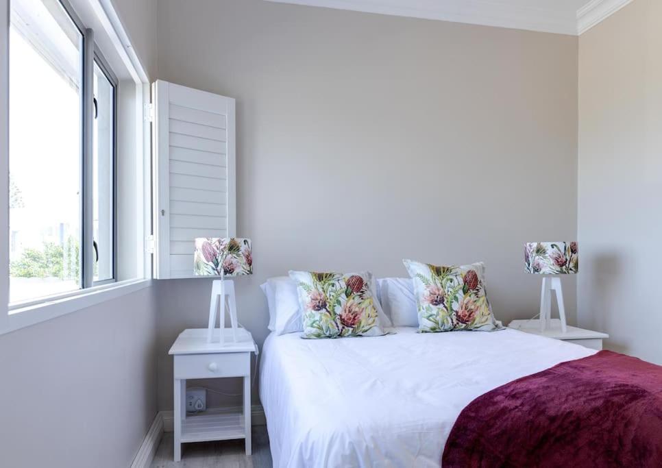 Seafront Retreat In Sandbaai Hermanus Exterior foto